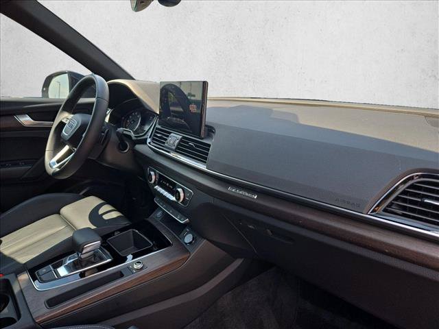 Used 2023 Audi Q5 2.0T Premium w/ Convenience Package AWD/4WD image 18
