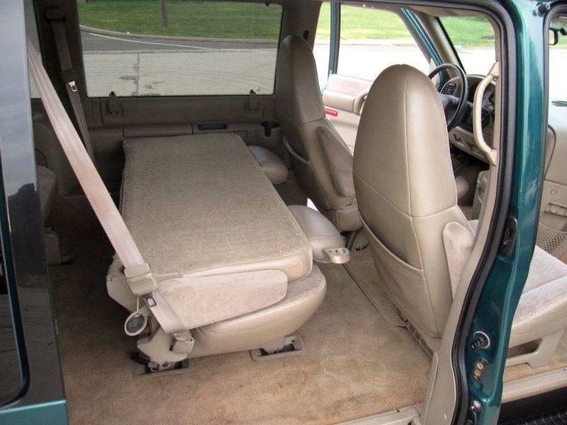 Used 1998 Chevrolet Astro AWD Passenger image 31