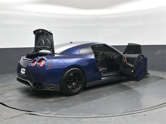 Used 2015 Nissan GT-R Black Edition image 45