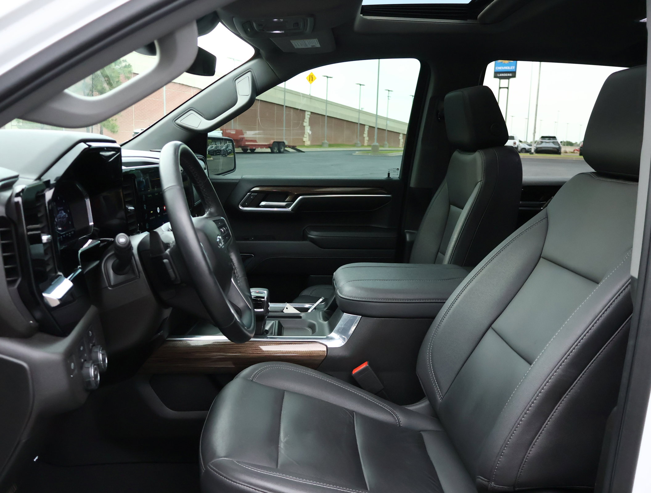 Used 2023 Chevrolet Silverado 1500 RST w/ Redline Edition AWD/4WD image 11