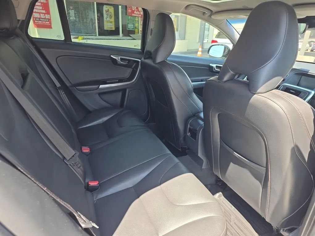 Used 2015 Volvo V60 T5 Cross Country w/ Protection Package AWD/4WD image 12