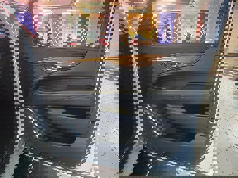 Used 2017 Cadillac Escalade ESV Premium Luxury image 16