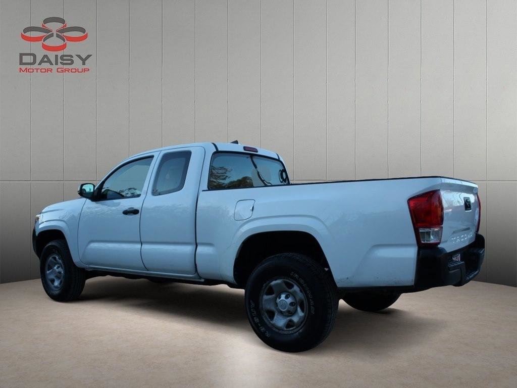 Used 2016 Toyota Tacoma SR image 7