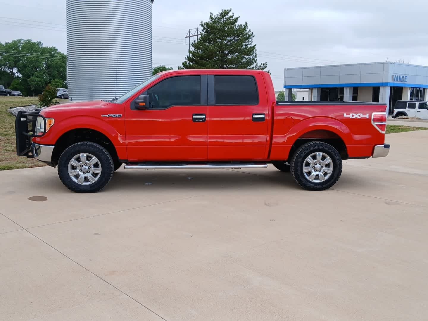 Used 2011 Ford F150 XLT w/ XLT Chrome Pkg AWD/4WD image 2