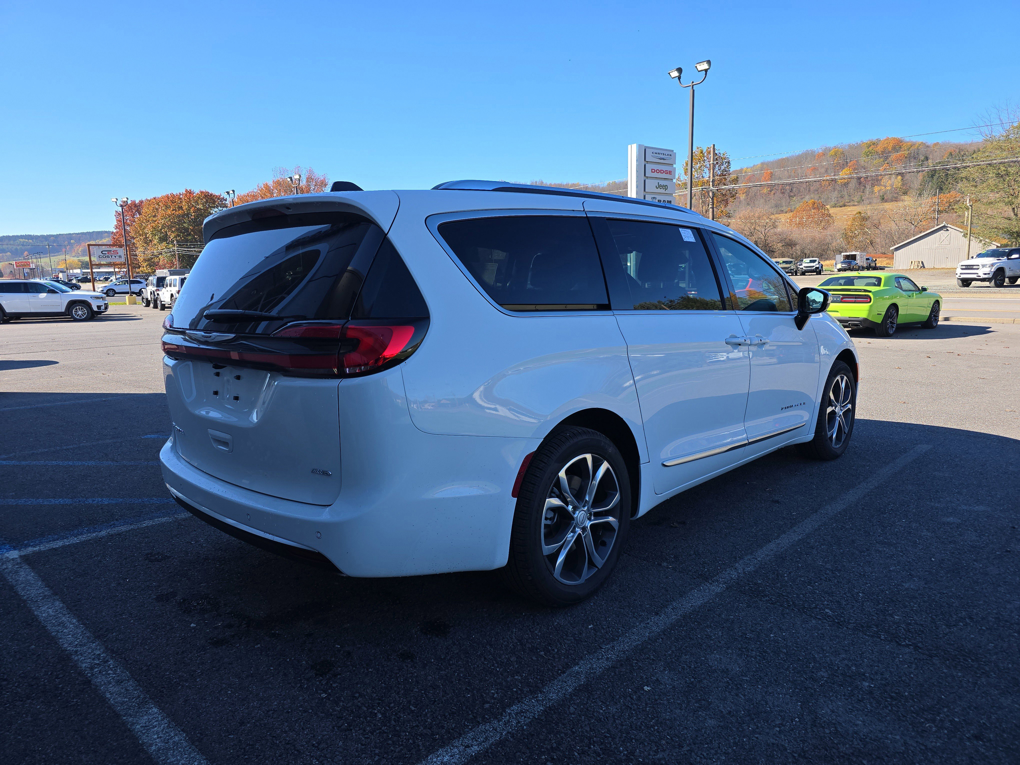 New 2026 Chrysler Pacifica Pinnacle image 3