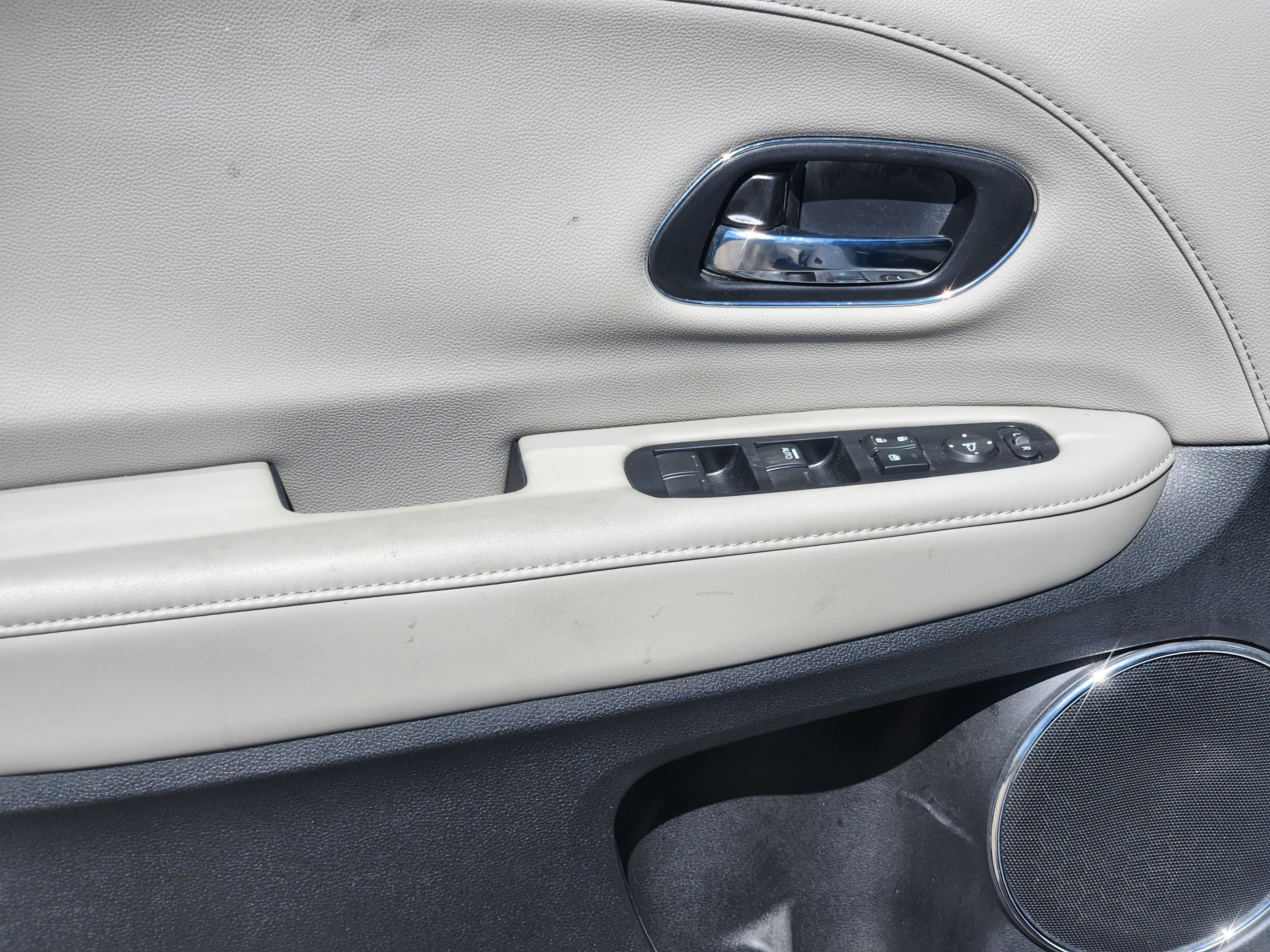 Used 2022 Honda HR-V EX-L image 18