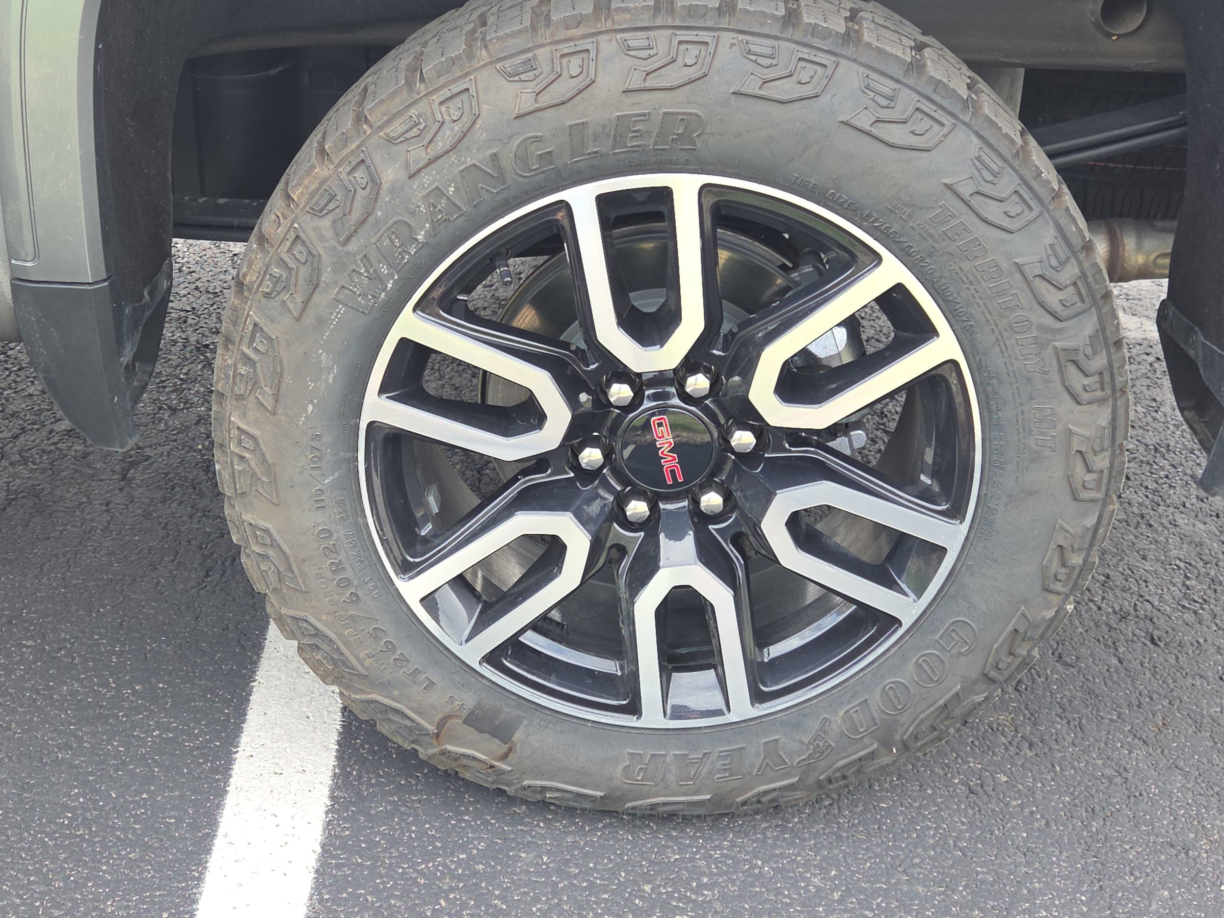 Used 2025 GMC Sierra 1500 AT4 w/ AT4 Premium Package image 18