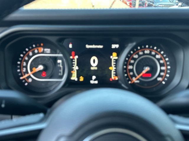 New 2026 Jeep Gladiator Rubicon w/ Technology Group image 24
