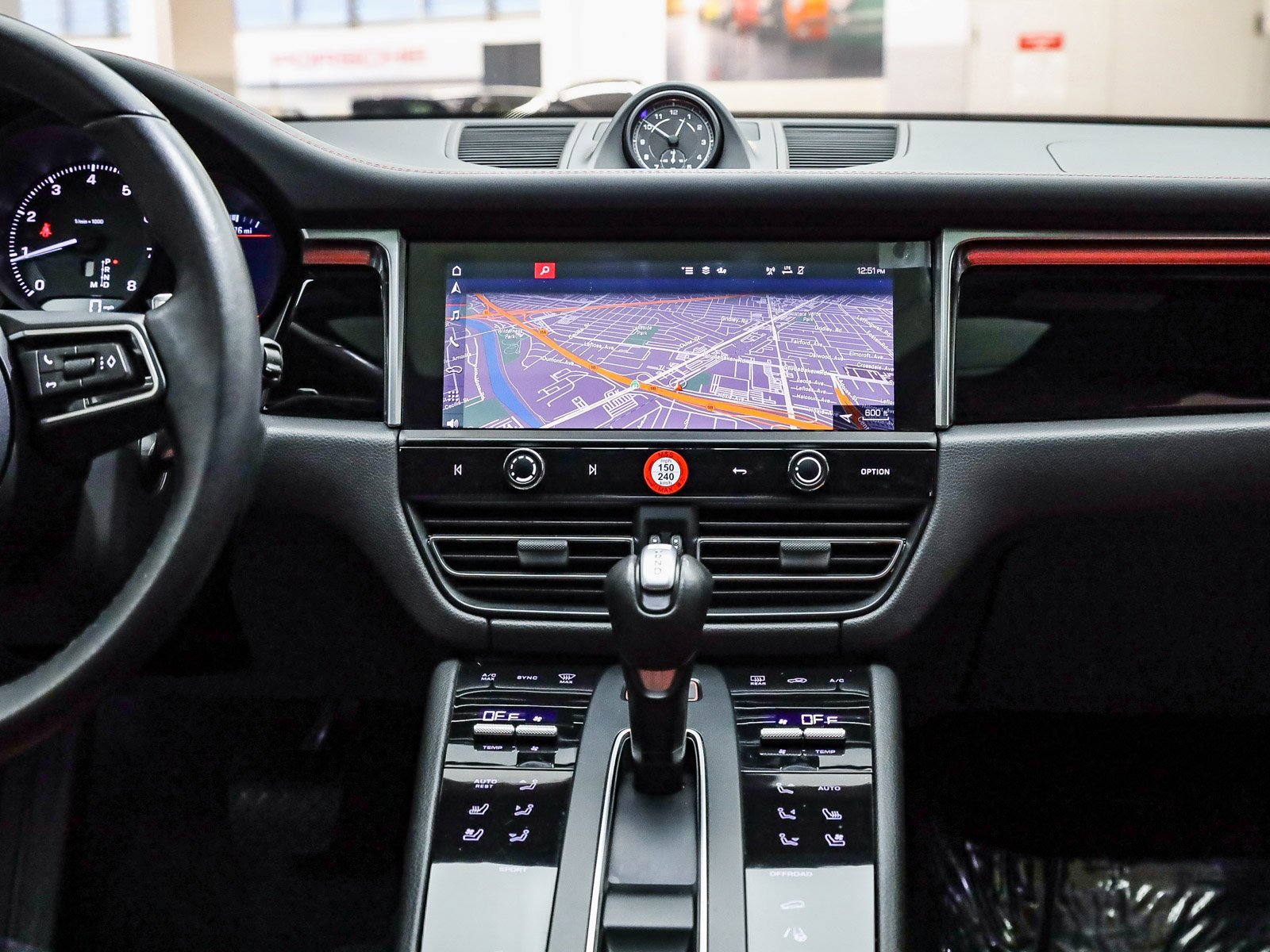 Used 2023 Porsche Macan image 17