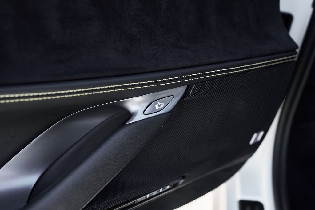 Used 2023 Ferrari SF90 Stradale image 38