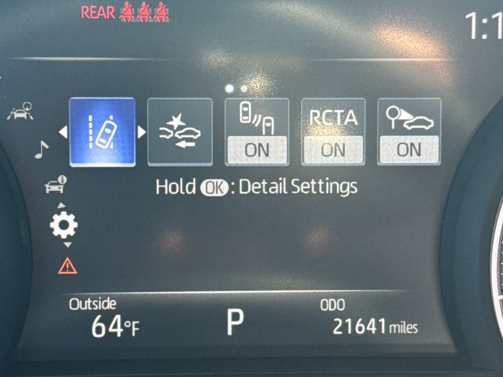 Used 2023 Toyota Venza LE AWD/4WD image 19
