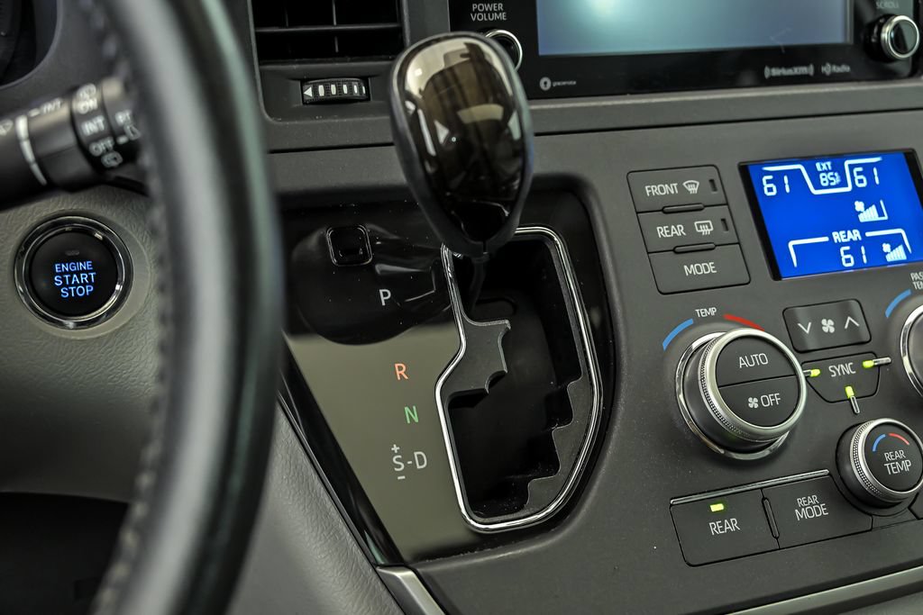 Used 2020 Toyota Sienna XLE FWD image 22