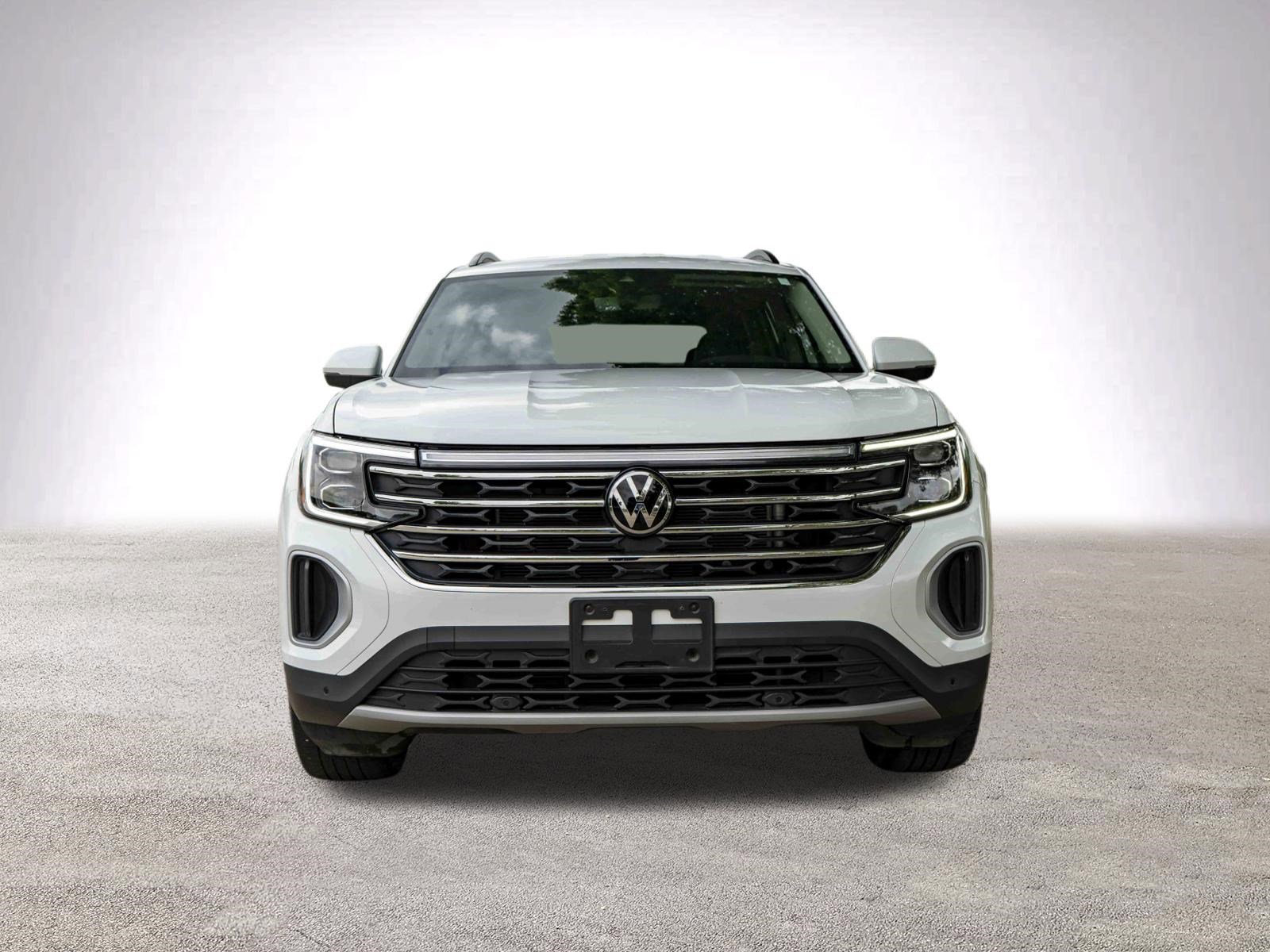 Used 2024 Volkswagen Atlas SE w/ Black Wheel Package FWD image 3