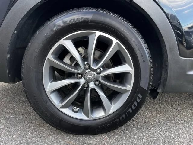 Used 2017 Hyundai Santa Fe SE AWD/4WD image 28