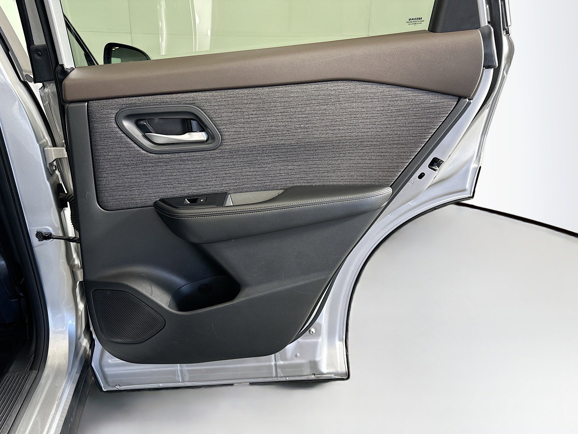 Used 2023 Nissan Rogue SV image 29