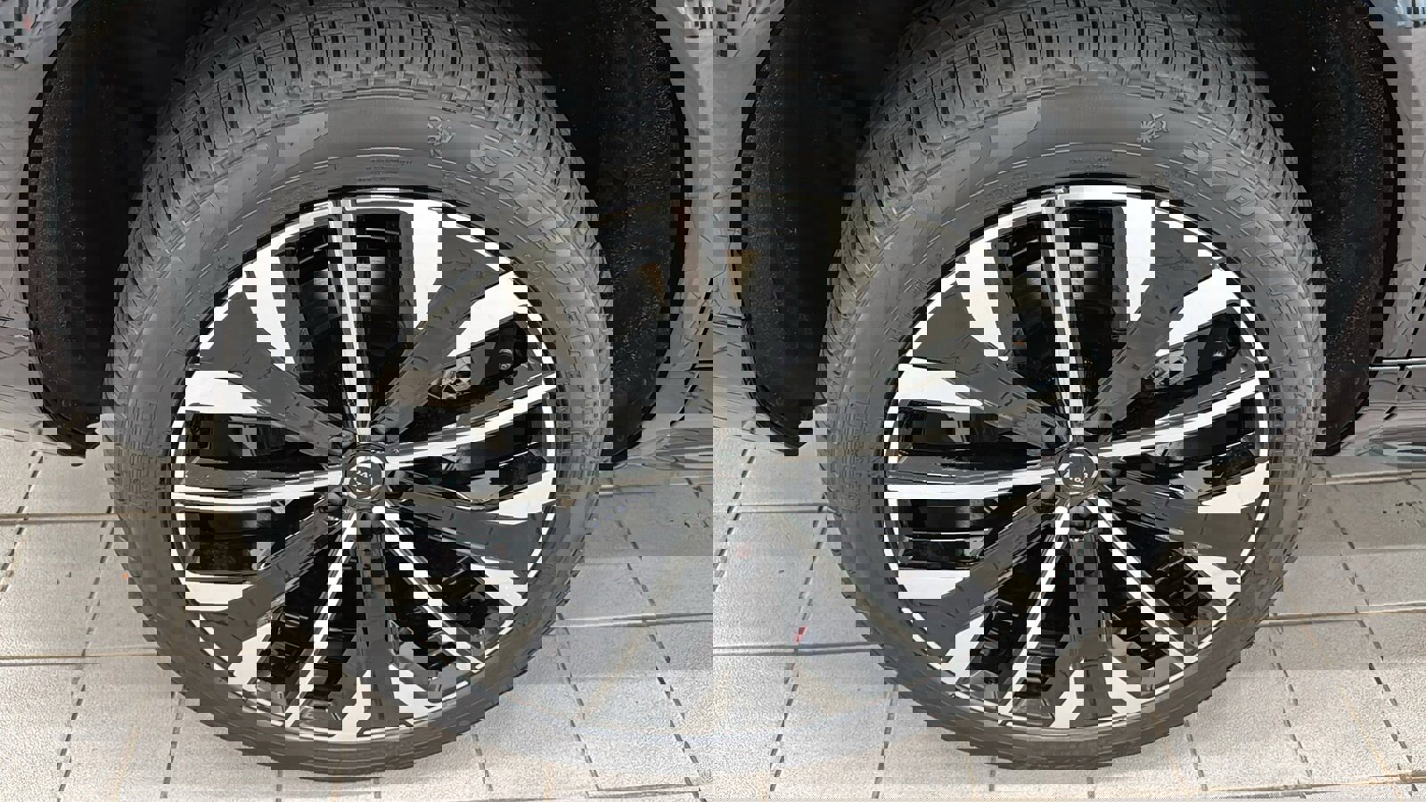 New 2026 Volvo XC90 B6 Plus w/ Protection Package Premier image 32