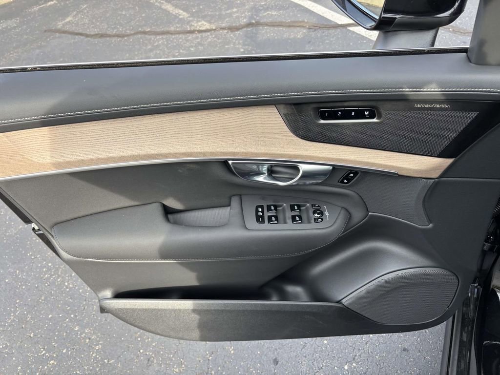 New 2026 Volvo XC90 B6 Plus w/ Protection Package Premier image 11