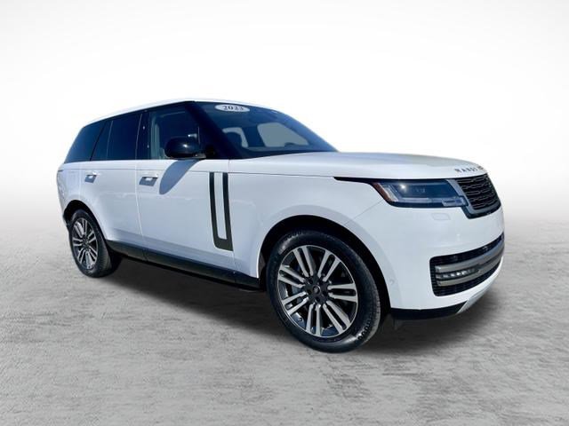 Used 2023 Land Rover Range Rover SE AWD/4WD image 3