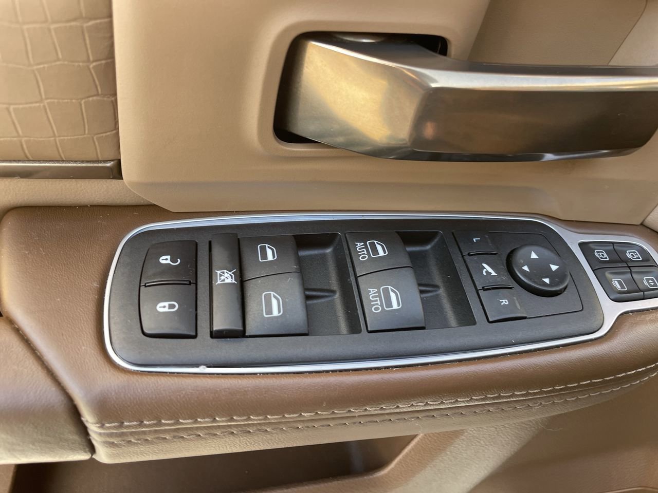 Used 2023 RAM 3500 Limited image 18