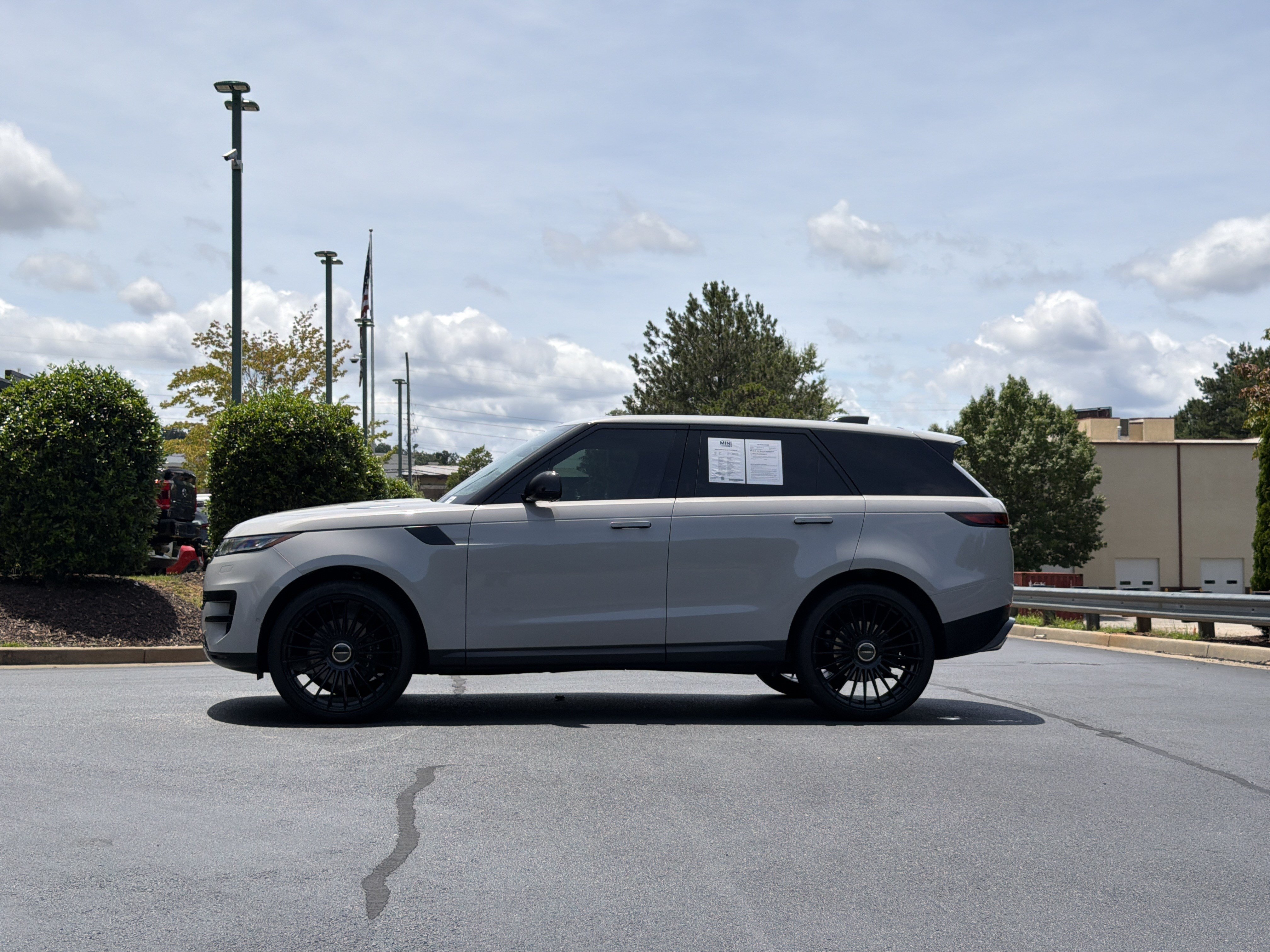 Used 2024 Land Rover Range Rover Sport SE AWD/4WD image 14
