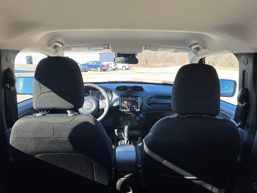 Used 2022 Jeep Renegade Latitude AWD/4WD image 18