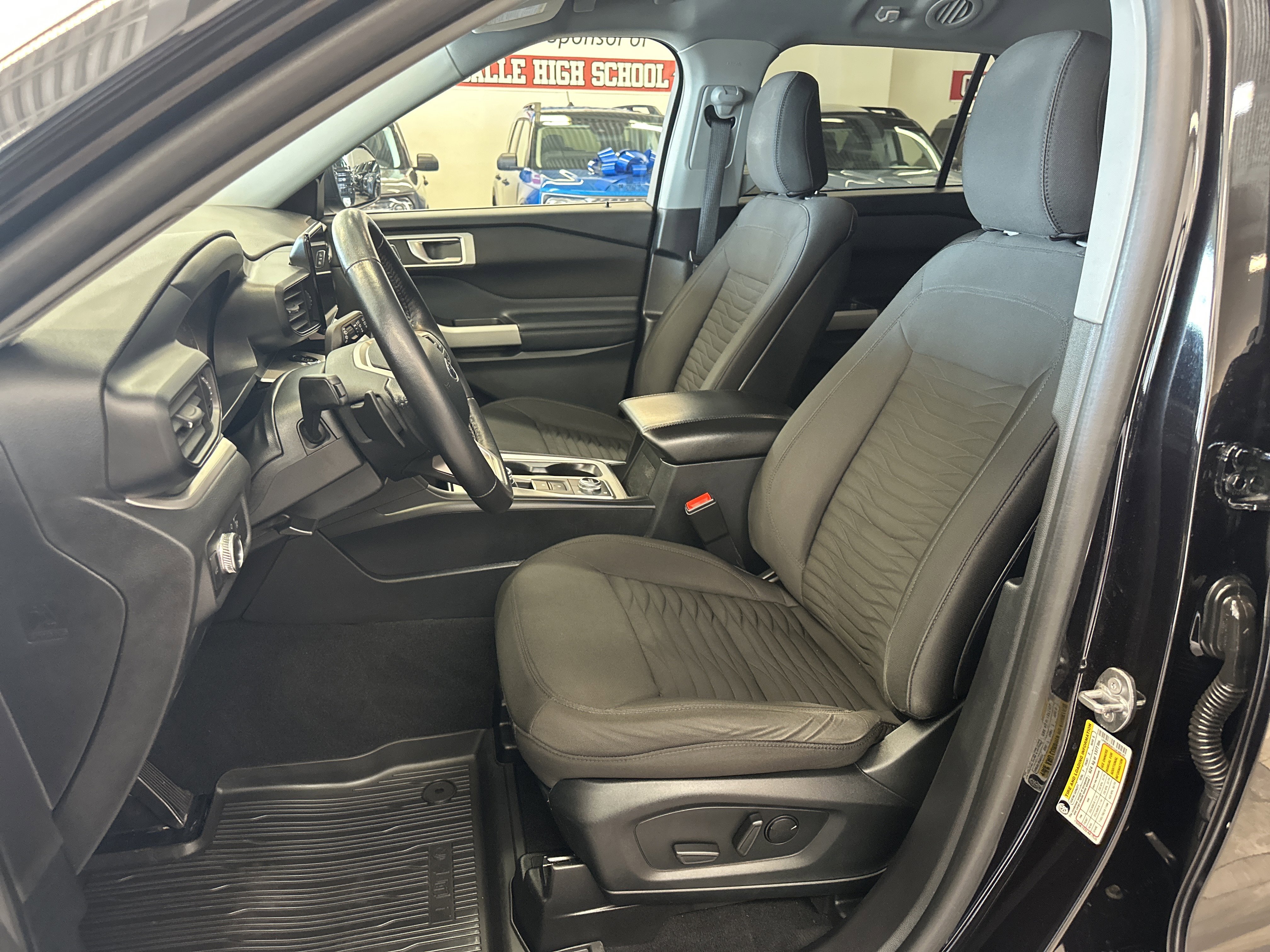 Used 2020 Ford Explorer XLT image 4