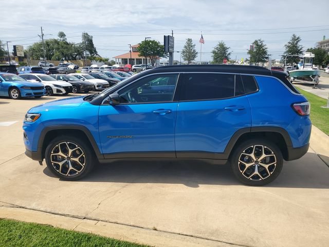 Used 2025 Jeep Compass Limited AWD/4WD image 2