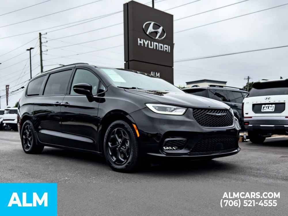 Used 2021 Chrysler Pacifica Limited w/ Uconnect Theater Family Group FWD image 5