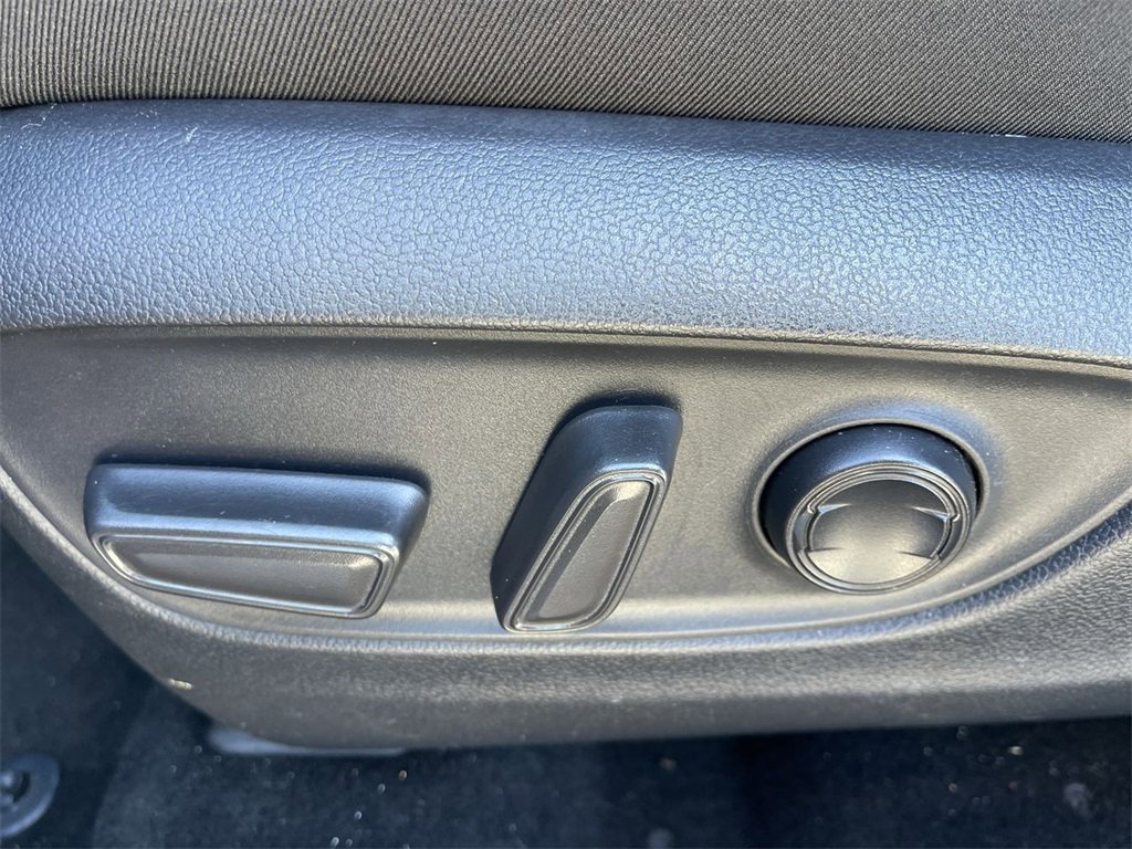 Used 2022 Toyota RAV4 XLE image 12