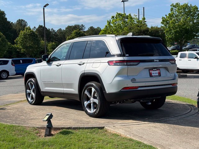New 2026 Jeep Grand Cherokee Limited w/ Trailer Tow Package AWD/4WD image 5