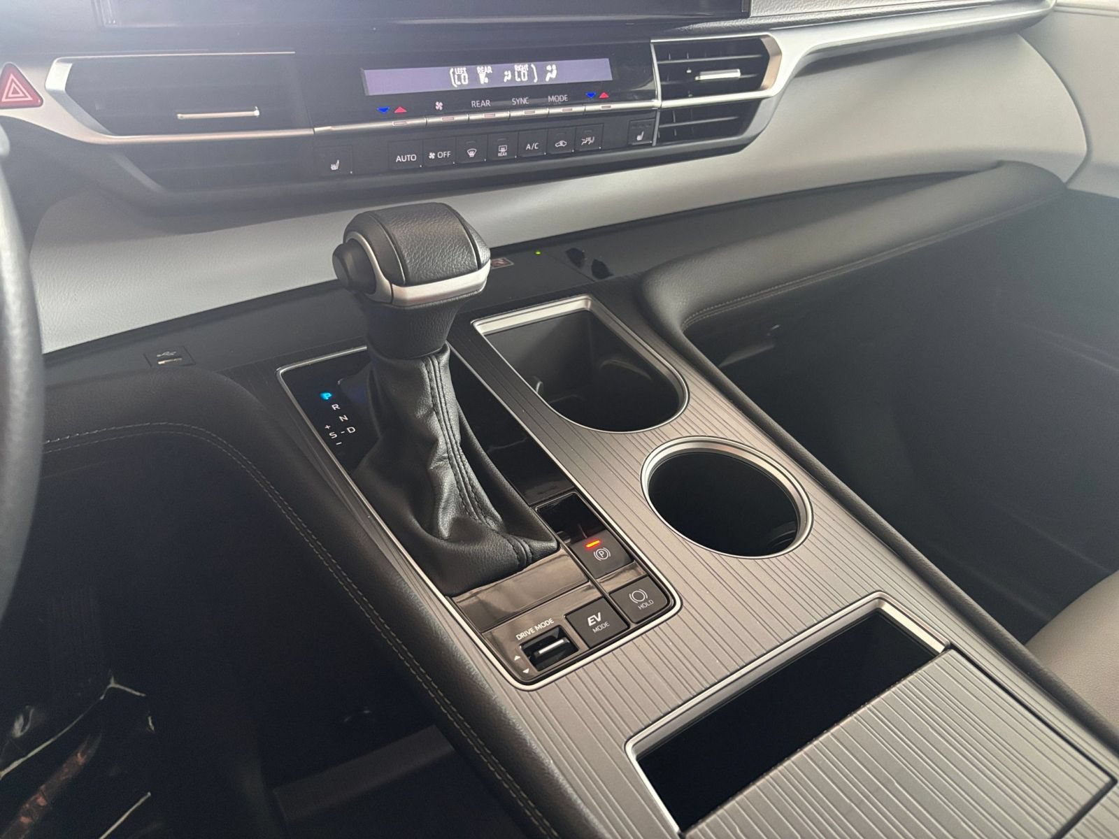 Used 2025 Toyota Sienna XLE FWD image 43