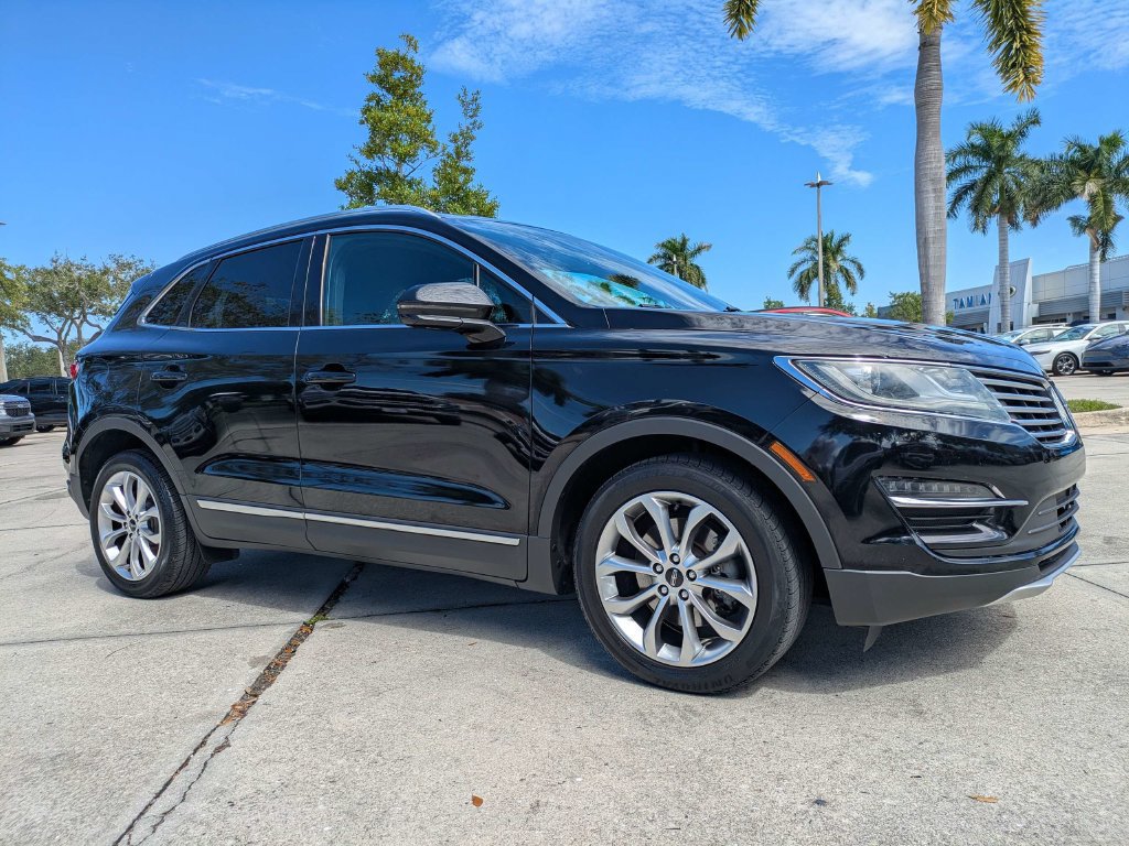 Used 2018 Lincoln MKC Select w/ Select Plus Package FWD image 2
