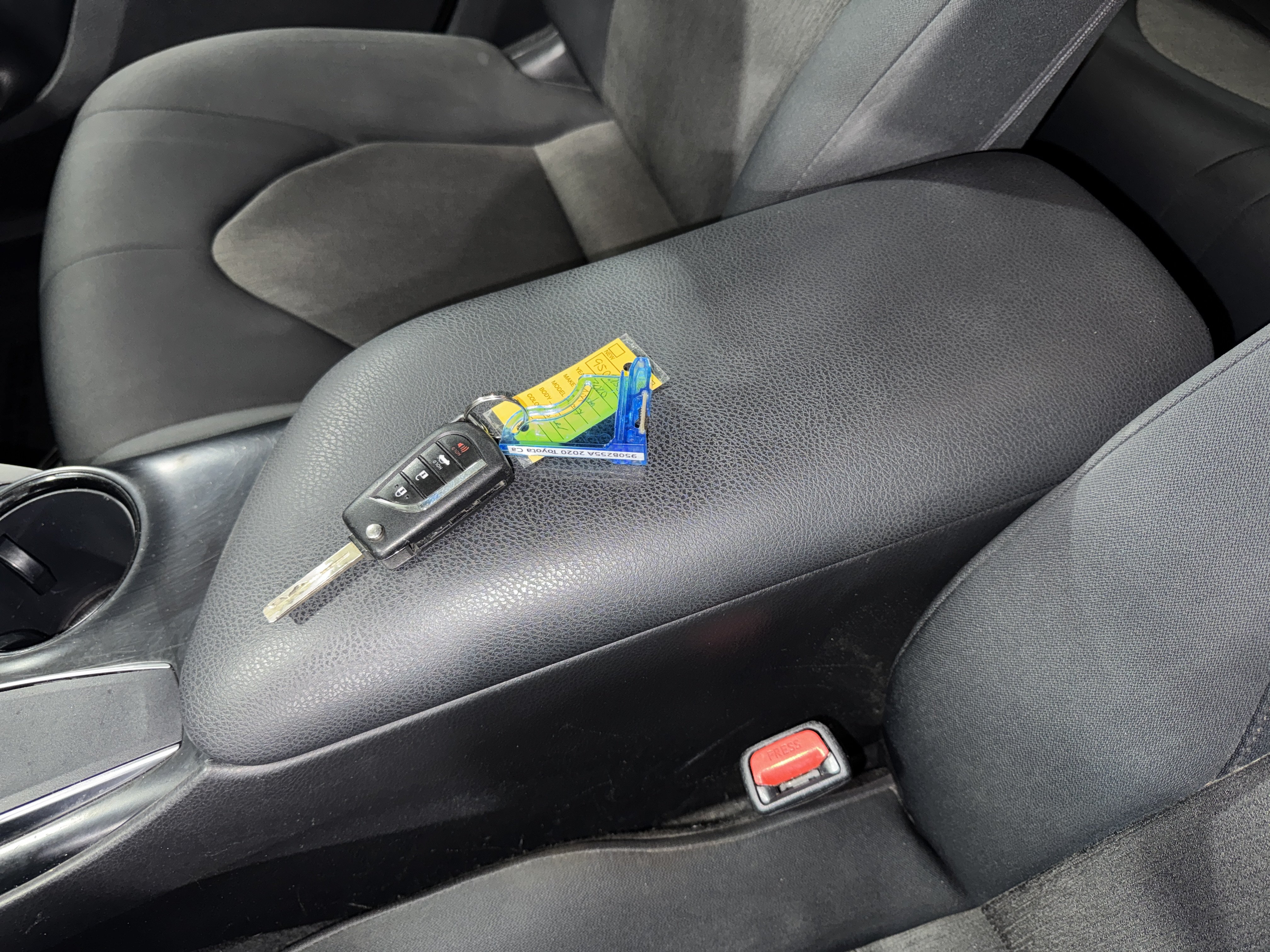 Used 2020 Toyota Camry LE FWD image 29