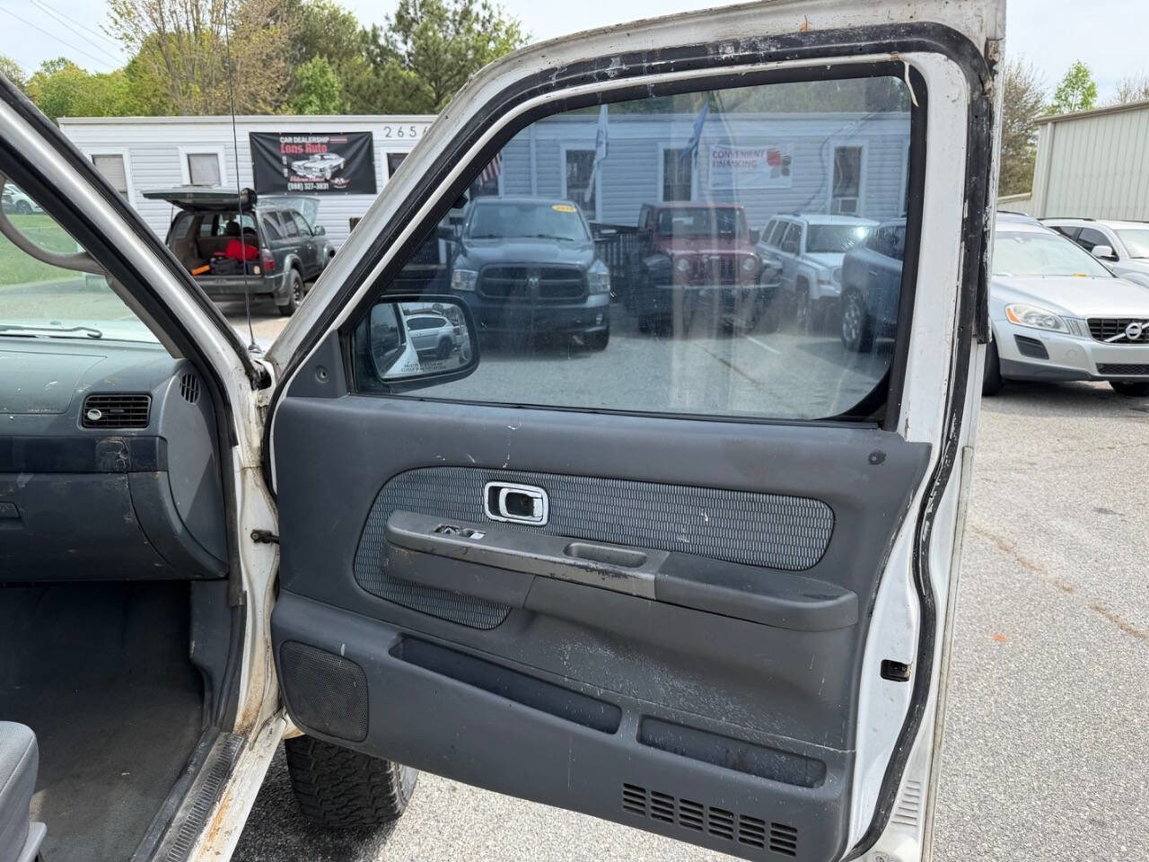 Used 2002 Nissan Xterra XE image 10