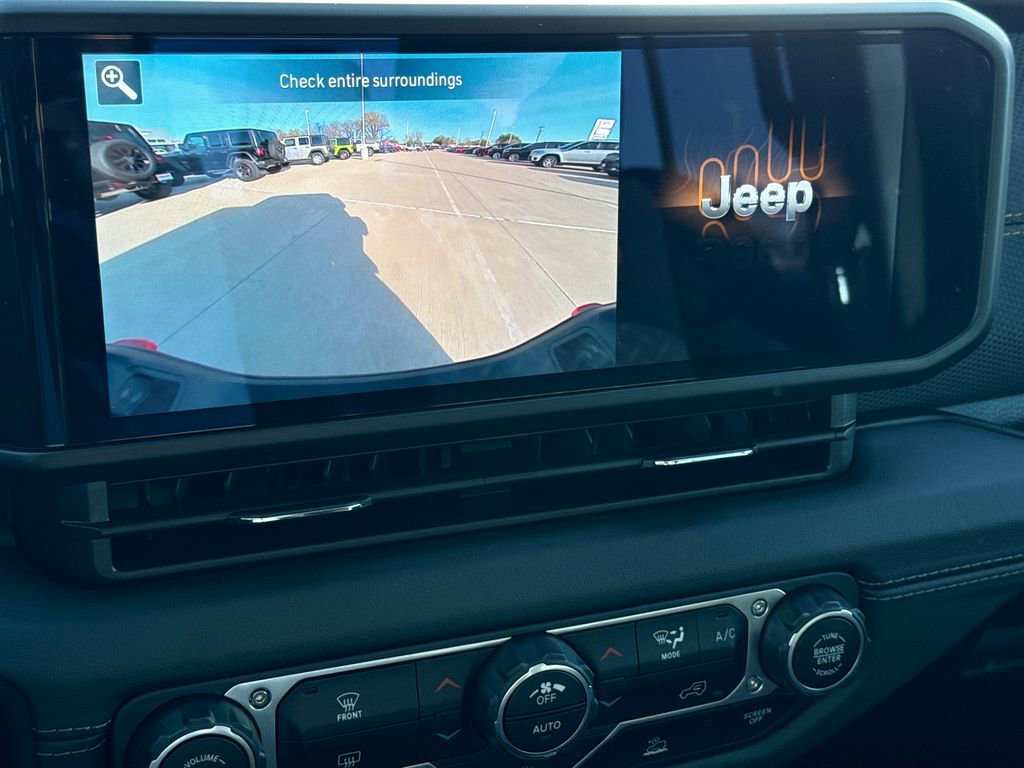 Used 2025 Jeep Gladiator Mojave image 25