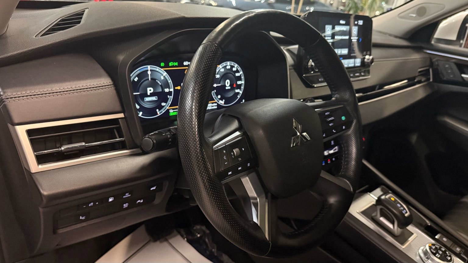 Used 2024 Mitsubishi Outlander SEL image 40