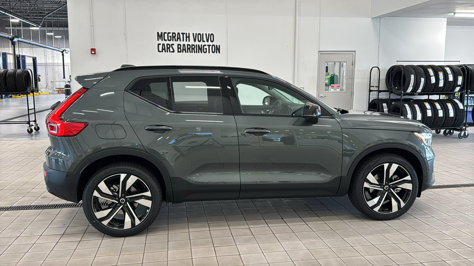 New 2026 Volvo XC40 B5 Ultra w/ Climate Package AWD/4WD image 4