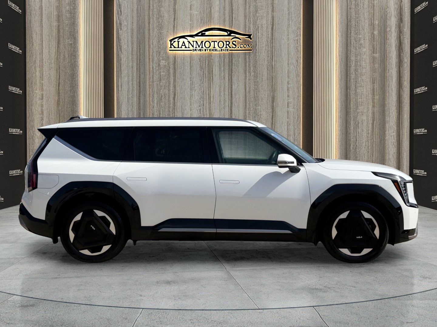 Used 2024 Kia EV9 Land AWD/4WD image 8