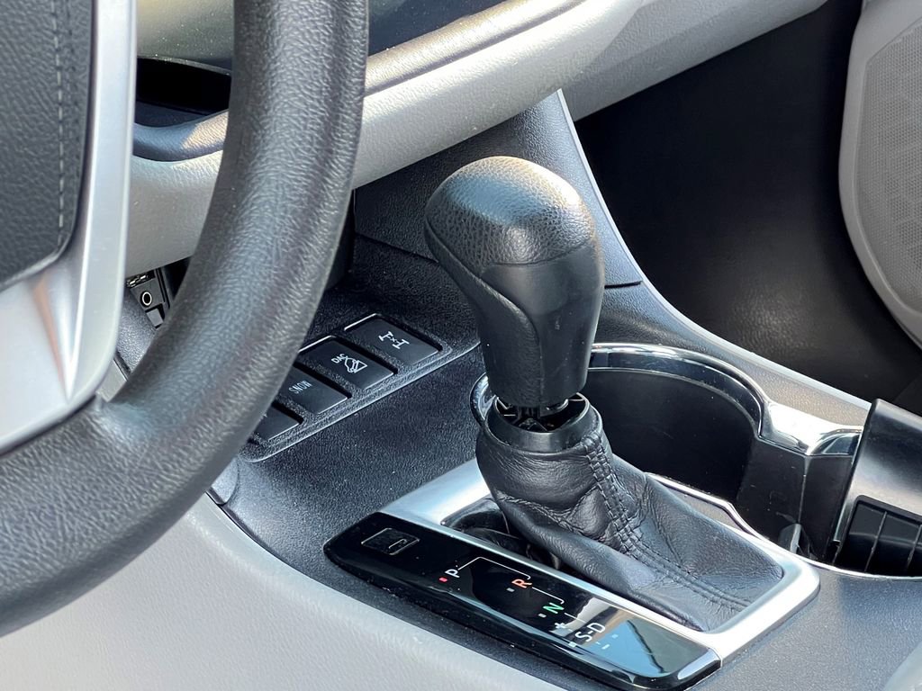 Used 2018 Toyota Highlander LE AWD/4WD image 16