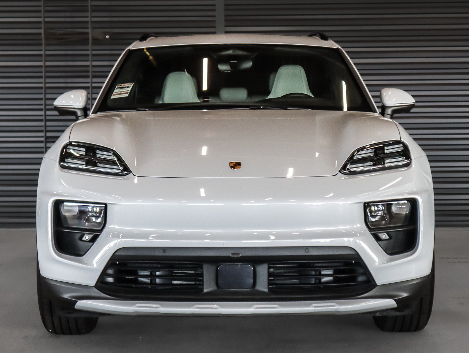 Used 2025 Porsche Macan Electric RWD image 8