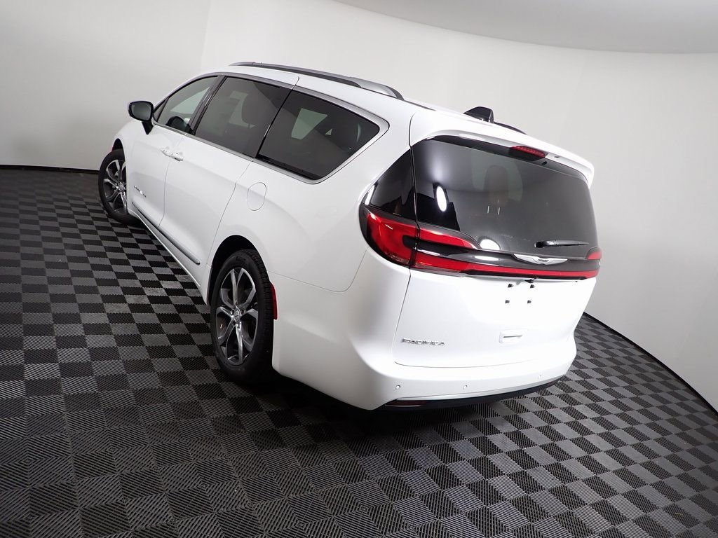 New 2026 Chrysler Pacifica Pinnacle FWD image 17