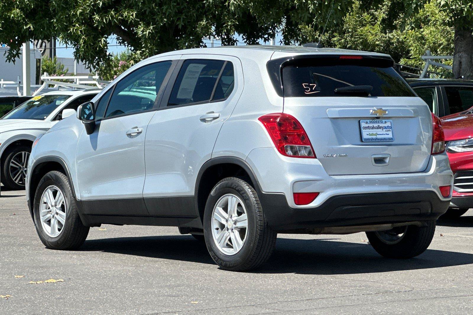 Used 2022 Chevrolet Trax LS w/ Tint and Cruise Package AWD/4WD image 5