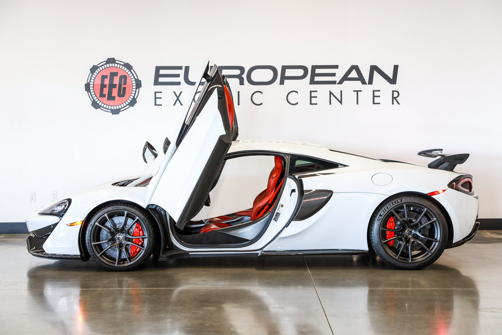 Used 2016 McLaren 570S Coupe RWD image 9