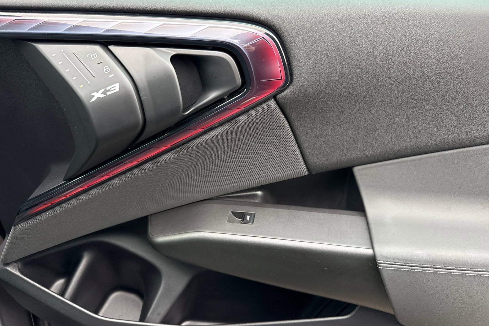 Used 2025 BMW X3 xDrive30i w/ Premium Package image 21