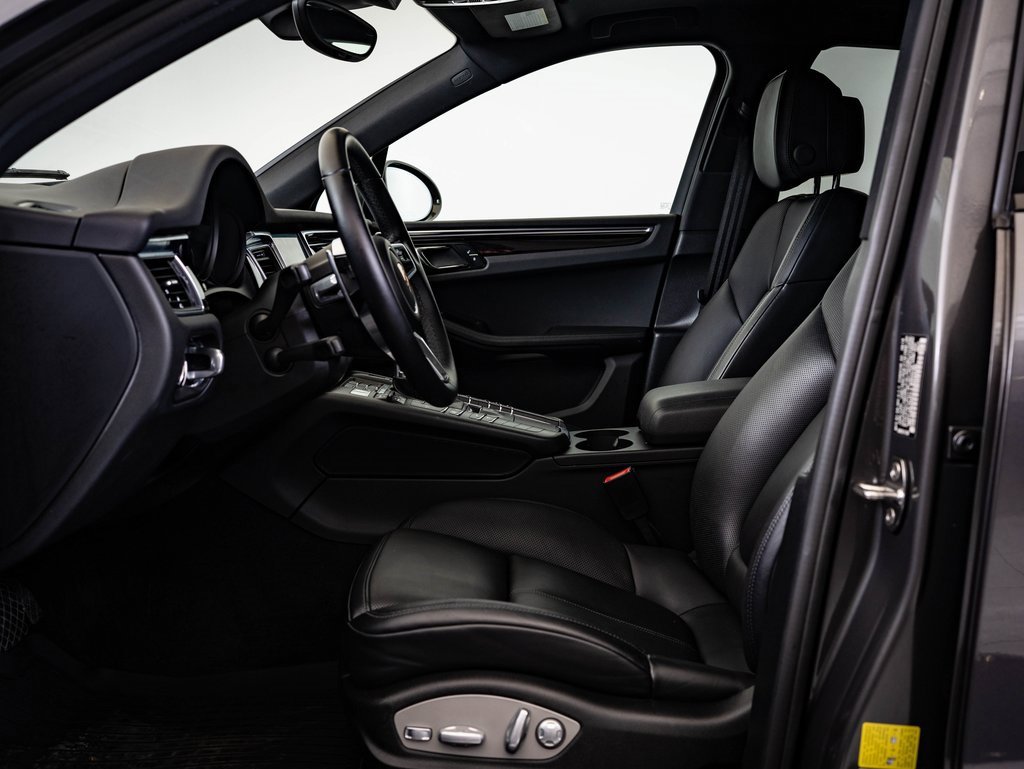 Certified 2018 Porsche Macan image 5