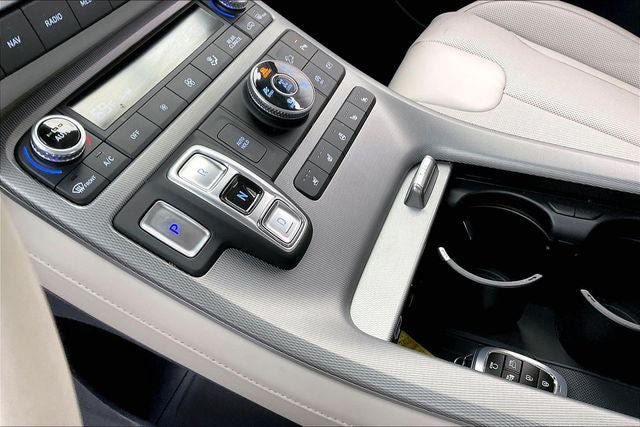 Certified 2025 Hyundai Palisade Limited AWD/4WD image 16