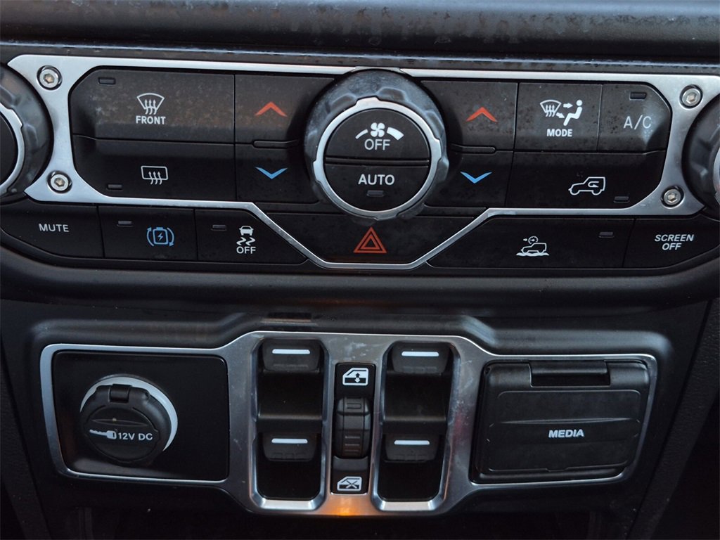 Used 2022 Jeep Wrangler Unlimited Sahara image 24