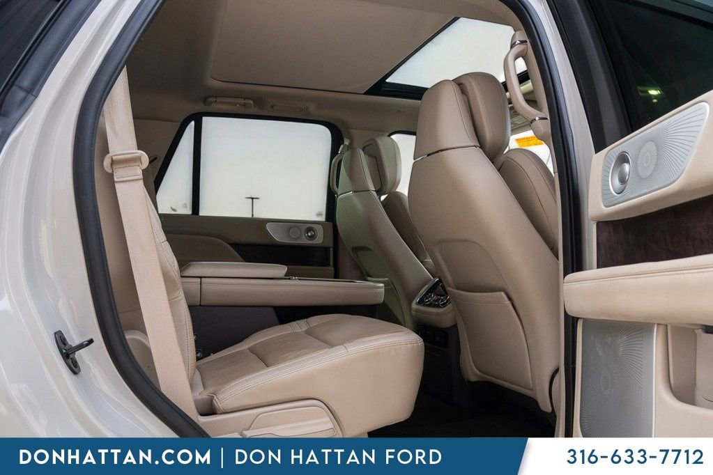 Used 2020 Lincoln Navigator Reserve w/ Luxury Package image 26