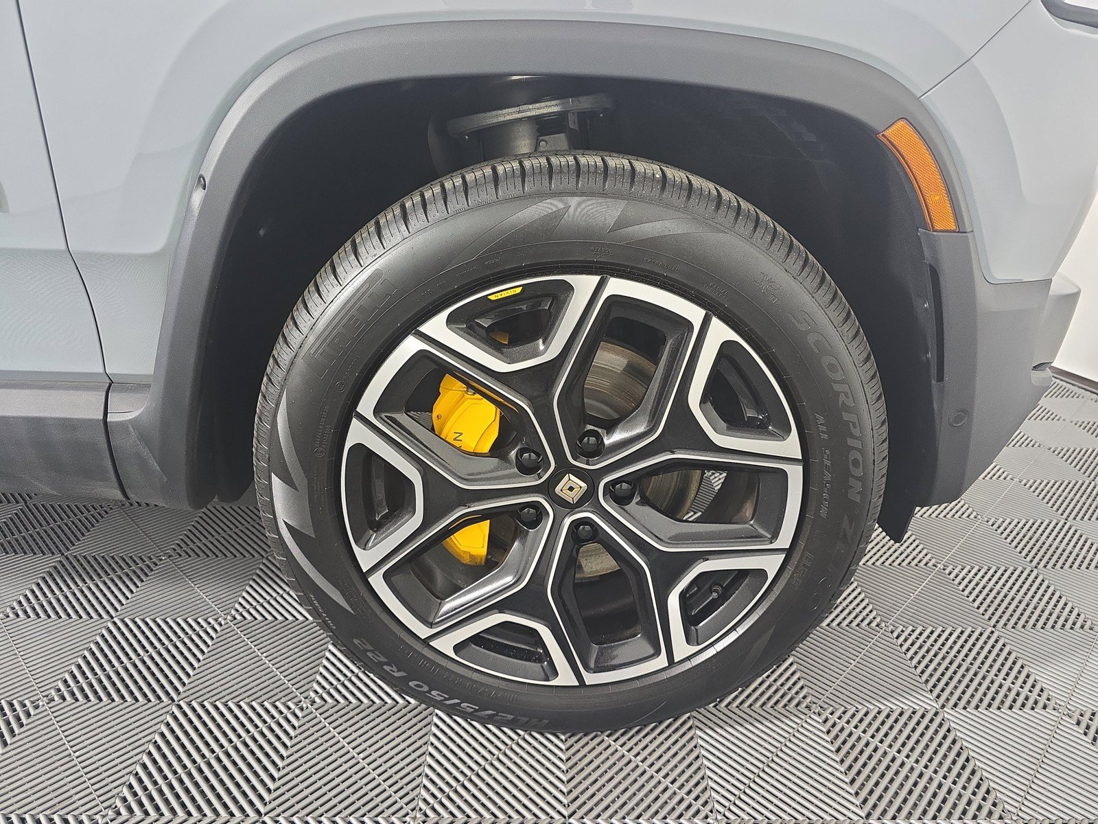 Used 2024 Rivian R1S Adventure AWD/4WD image 11