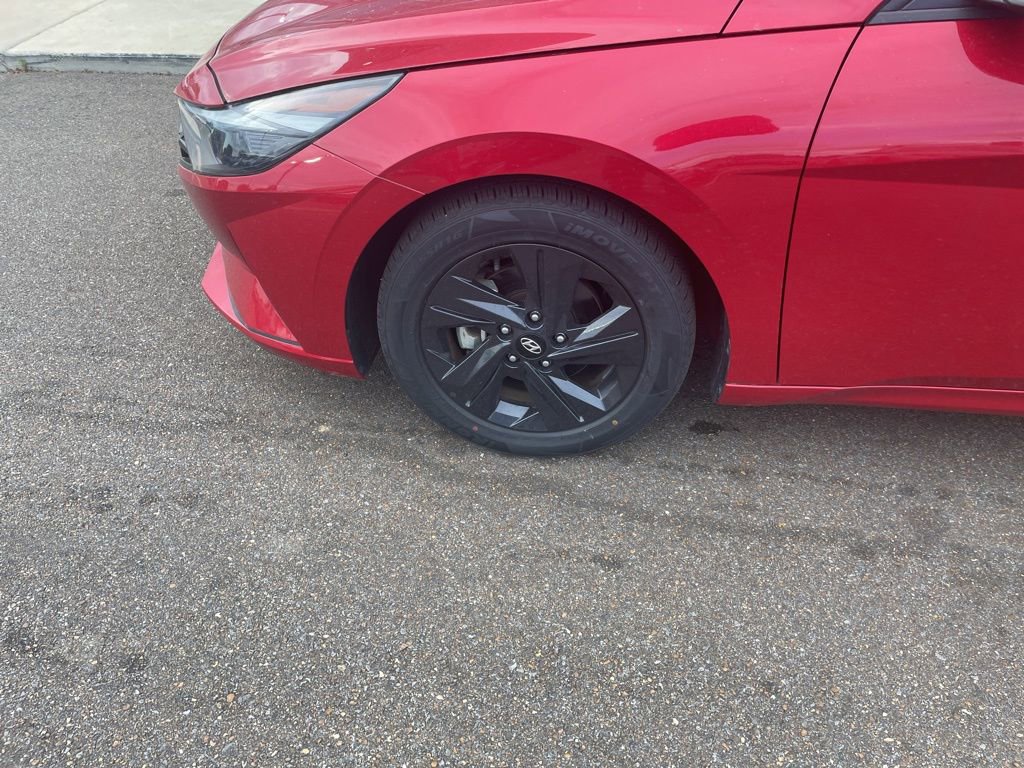 Used 2023 Hyundai Elantra SEL image 4